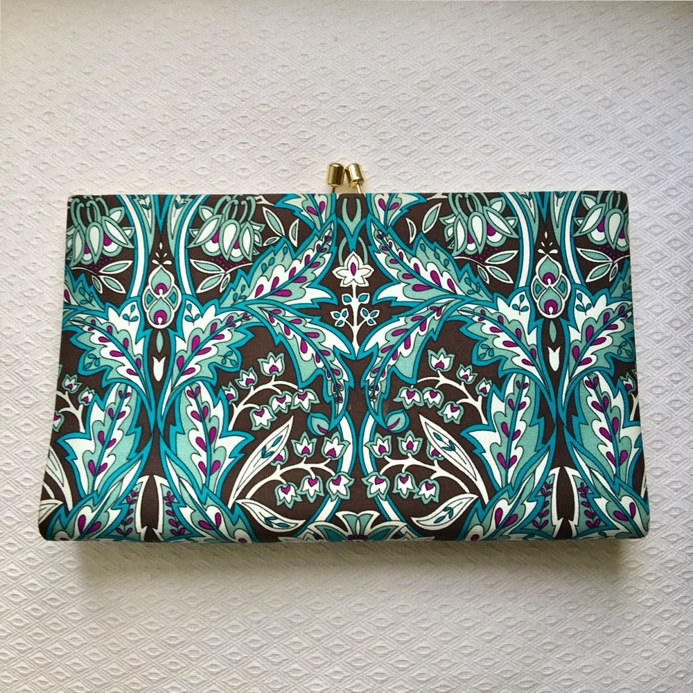 Elegant Banana Republic silk evening bag!💄